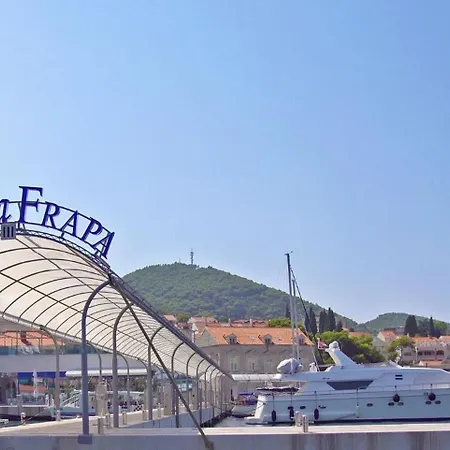 Marina Frapa Botel
